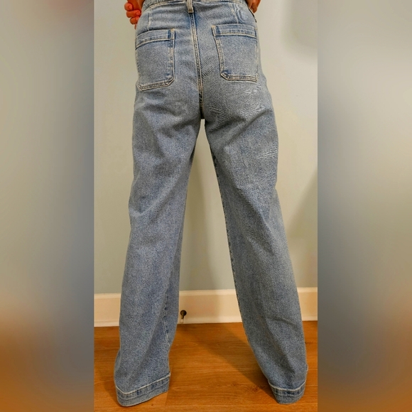TALL Womans Old Navy Extra High Rise Wide Leg Jeans in 12 Tall. Worn Once! - Picture 2 of 9